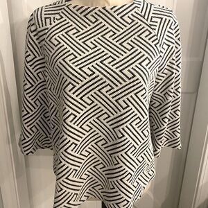 Boutique top quarter length sleeves size M